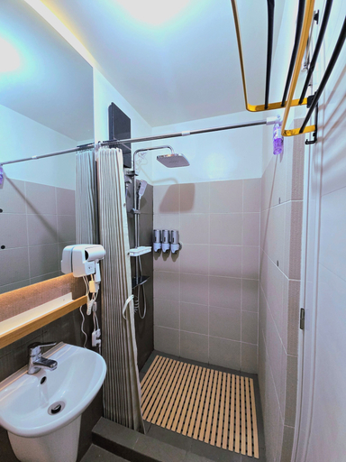 Bathroom 3, Dyad Suites Pasay, Pasay City