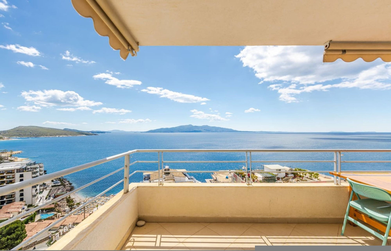 Room 5, Sunkissed Apartment 1BR Amazing Views by the Sea, Sarandës