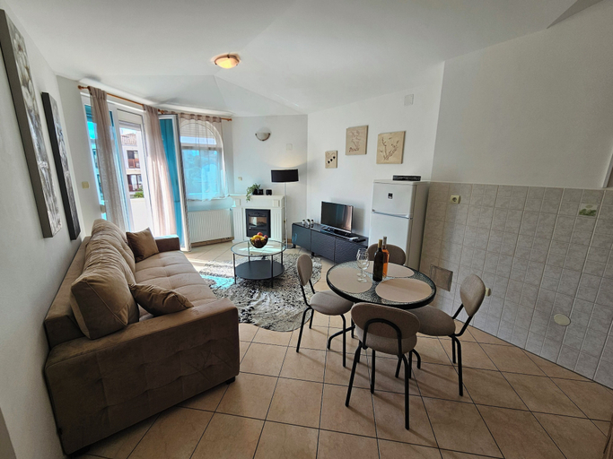 Living area 2, Luna Mare, One-Bedroom Apartment on Čiovo, Trogir