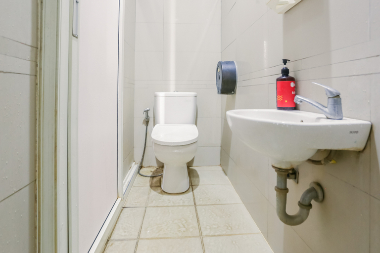 Bathroom 3, RedDoorz @ Jamin Ginting Medan, Medan