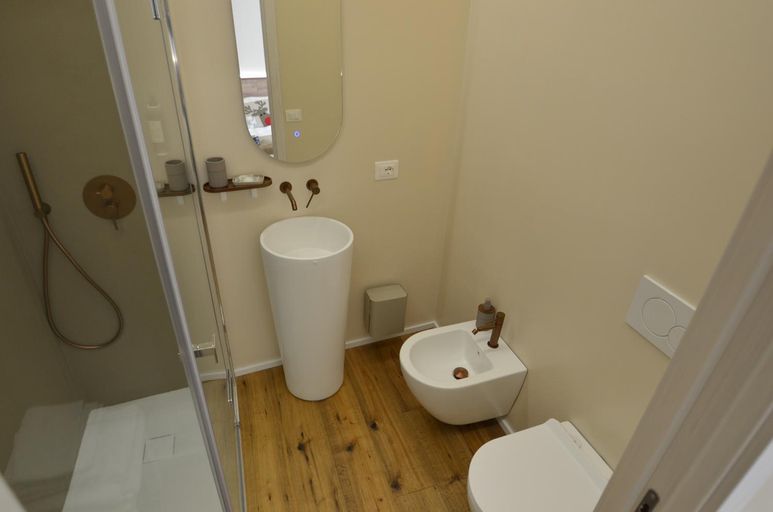 Bathroom 2, Il Cortile del Principe, L'Aquila