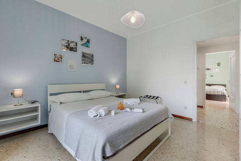 Bedroom 4, Villa Giulietta: Private Pool & Garden Near Lake Maggiore, Varese