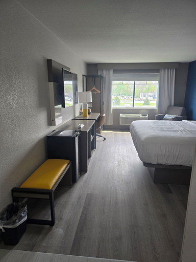 Bedroom 3, Rodeway Inn, Porter