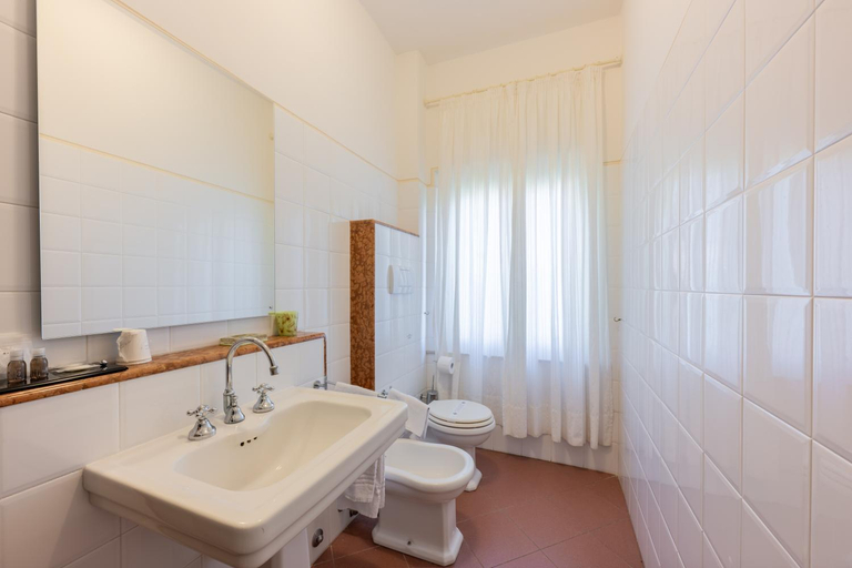 Bathroom 4, Tenuta Quadrifoglio, Florence