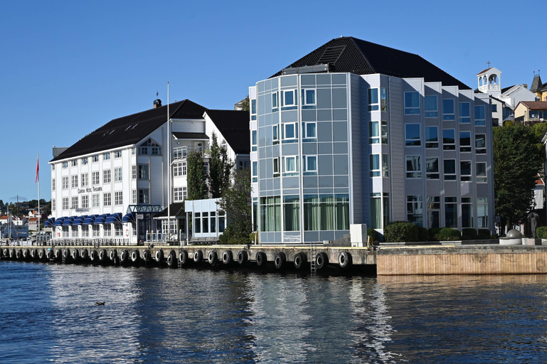 Exterior & Views