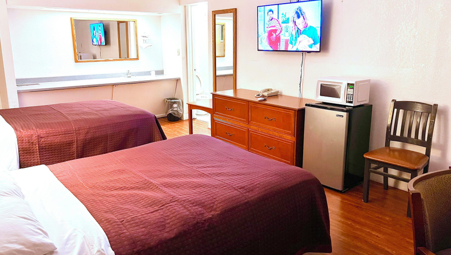 Bedroom 4, Thunderbird Motel Hillsboro, Hill