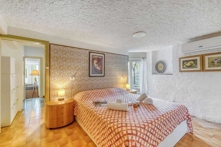 Room 2, Thai House Private Parking Near Lake, Brescia
