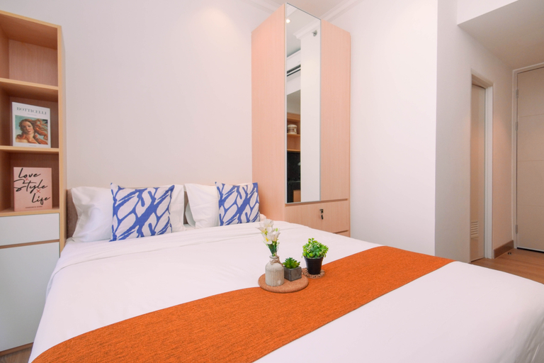 Bedroom 4, Comfort Minimalist Studio at Apartment Tokyo Riverside PIK 2 By Travelio, Tangerang
