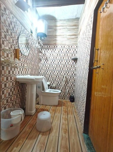Bathroom 2, PARADISE VILLA Near Prem Mandir, Mathura