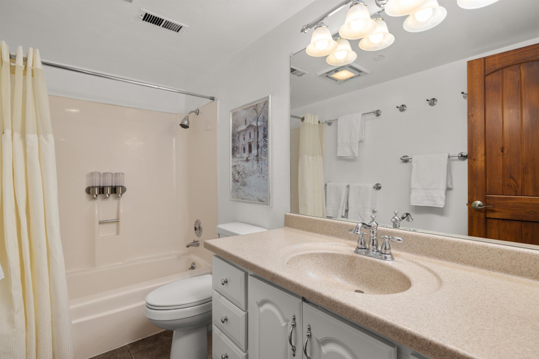 Bathroom 5, Aw K17 2 Bedroom Condo, Pitkin