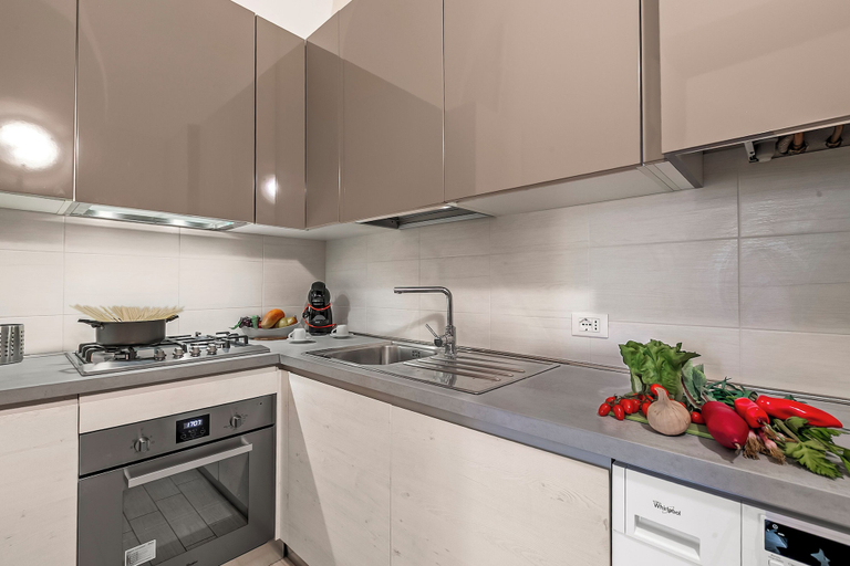 Private kitchen 5, Garibaldi - Loano Centre Apartment for 4, Savona