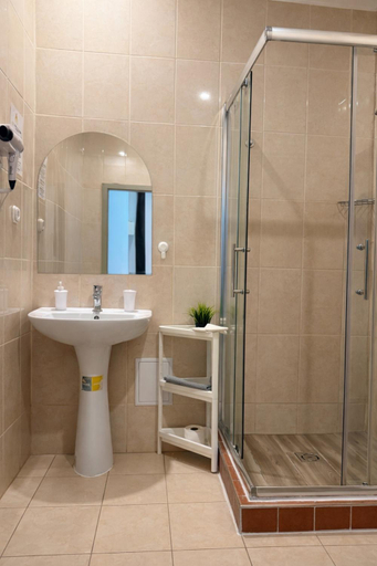Bathroom 3, Panzio Apartments, Budapesti