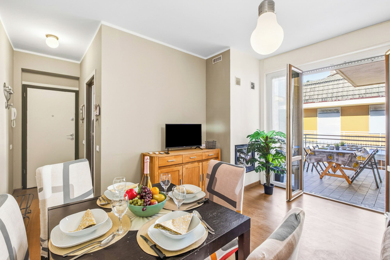 Dining 2, Casa Mirella Quiet 2BR With View, Balcony and AC, Novara