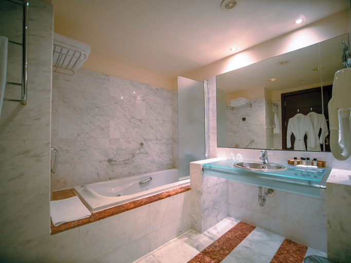 Bathroom 4, Club Hotel Casino Loutraki, Peloponnese