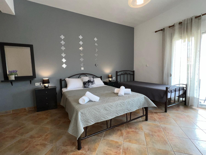 Others 4, Studios Anastasios, East Macedonia and Thrace
