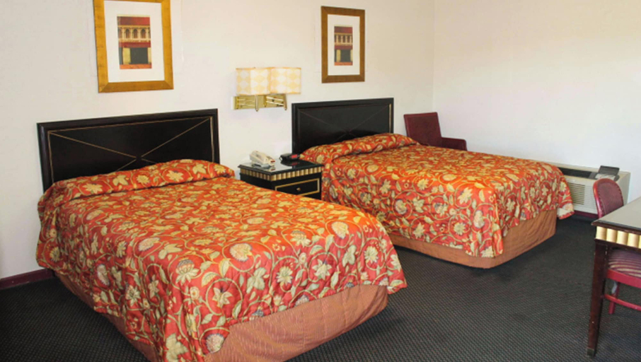 Bedroom 2, Budget Host Golden Wheat Motel, Geary
