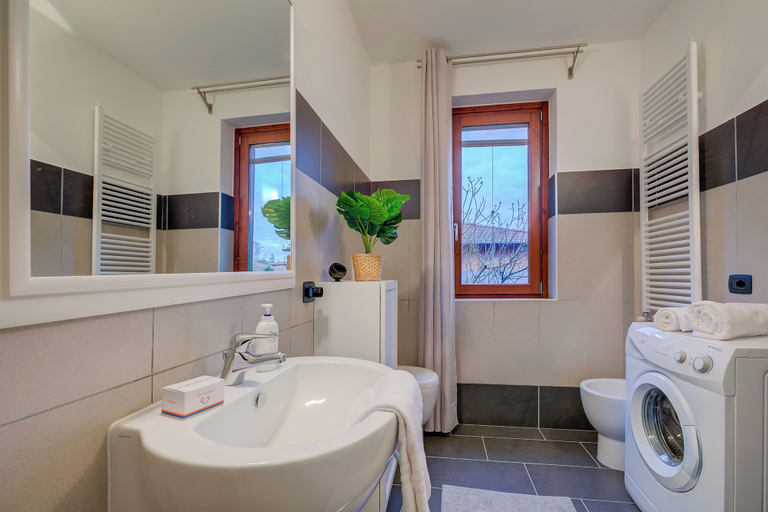 Bathroom 3, Lenni Apart. Swimming Pool and Lake + Wifi, Varese