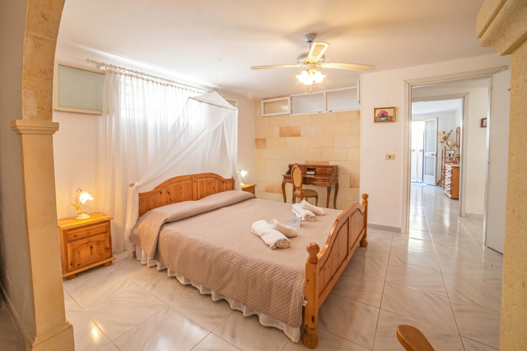 Room 2, Villa Calò, Taranto