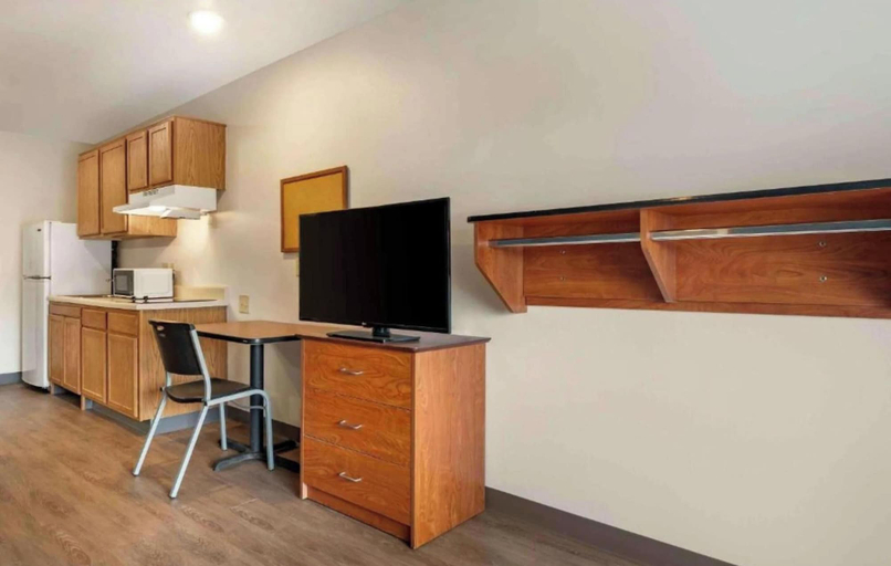 Bedroom 3, Studio 6 Extended Stay Cincinnati Sharonville OH, Cincinnati