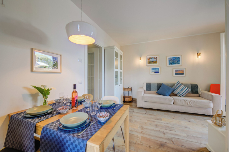 Others 2, La Casa Accanto With Shared Pool - Happy Rentals, Brescia