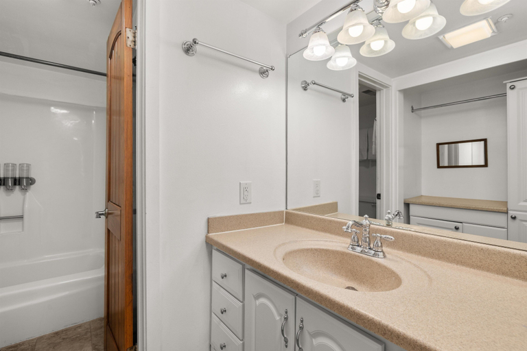 Bathroom 2, Aw K17 2 Bedroom Condo, Pitkin