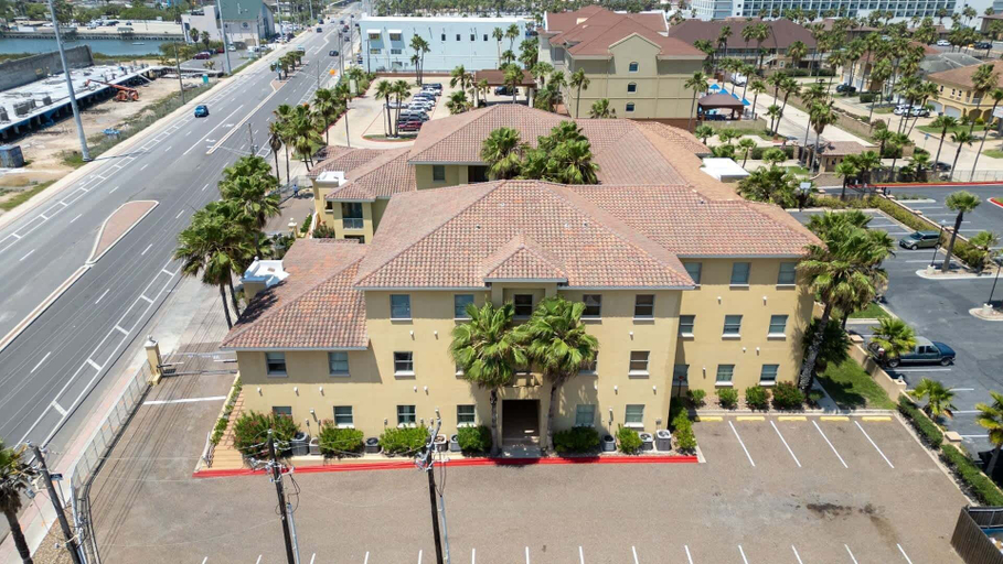 Exterior 3, New 2br - Pool Patio - Bunk Beds - 1st Floor 2 Bedroom Apts, Cameron