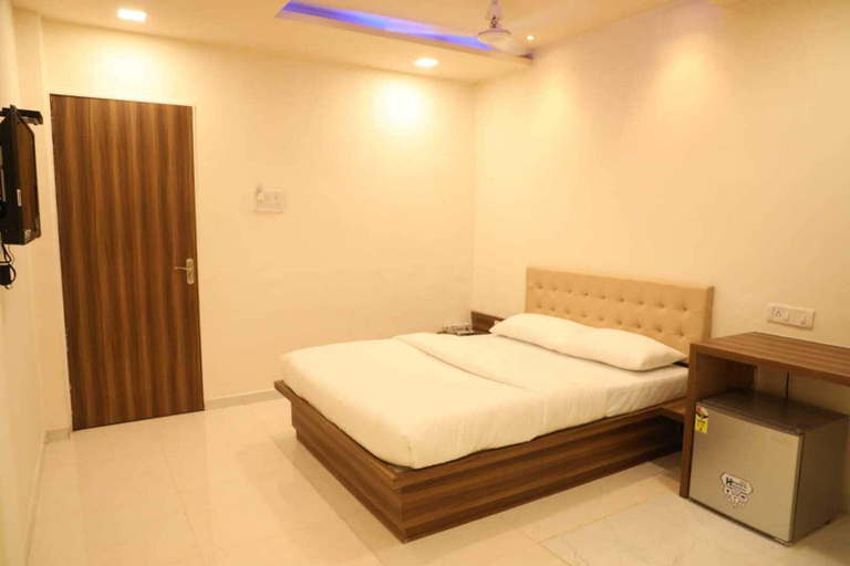Bedroom 3, Galaxy Inn By Glitz Hotels, Mumbai Suburban