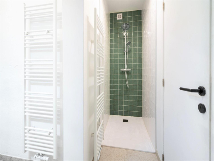 Bathroom 2, Comfy Saint Pauls Apartment, Antwerpen