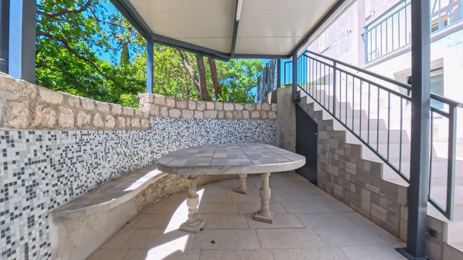 Others 5, Villa Mambo, Župa Dubrovačka