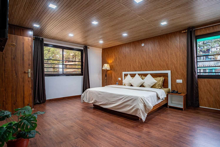 Room 4, Peaks N Pines, Nainital