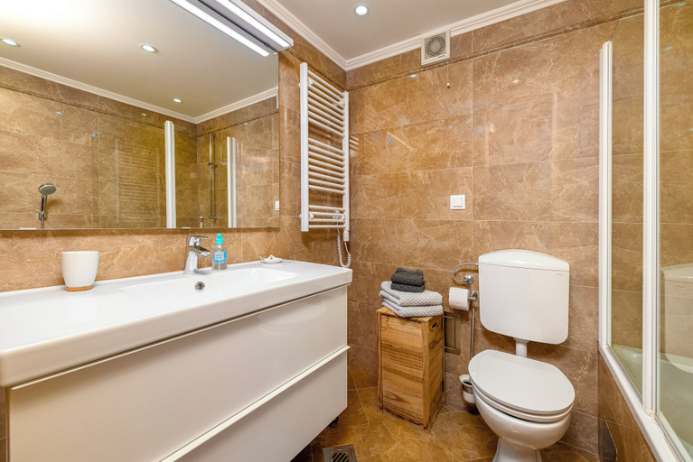 Bathroom 5, Golden Cove Apartment, Dubrovnik