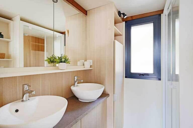 Bathroom 4, Camping Domaine des Tamaris, Bouches-du-Rhône