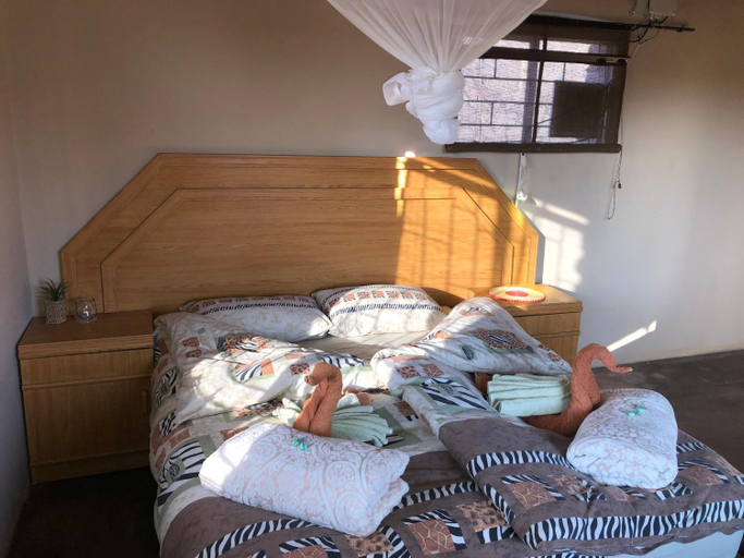 Bedroom 2, Dusternbrook Guest Farm, Okahandja