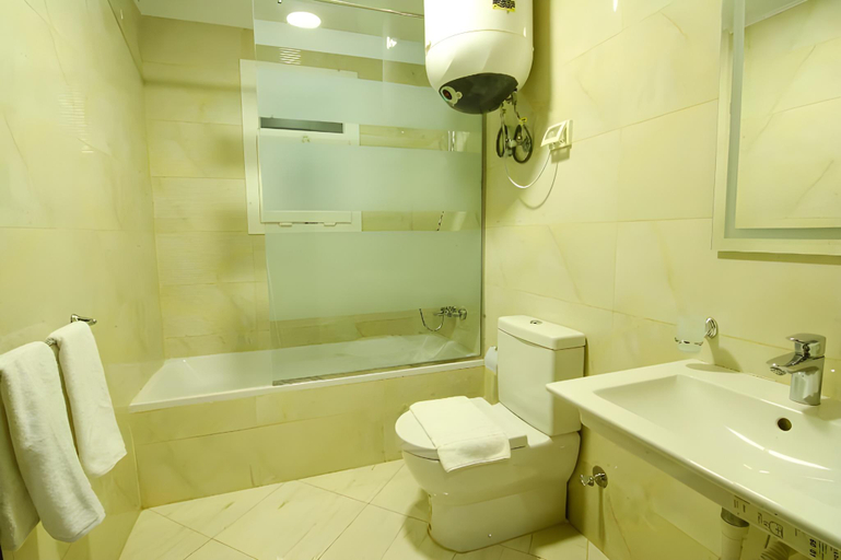 Bathroom 5, Ocean Blue Studios, An-Nuzhah