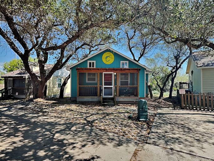 Exterior & Views 2, Casita de la Playa by Miss Kitty’s, Aransas