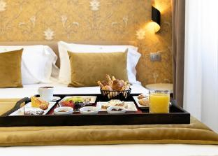 Others 4, Hotel Caravita, Roma