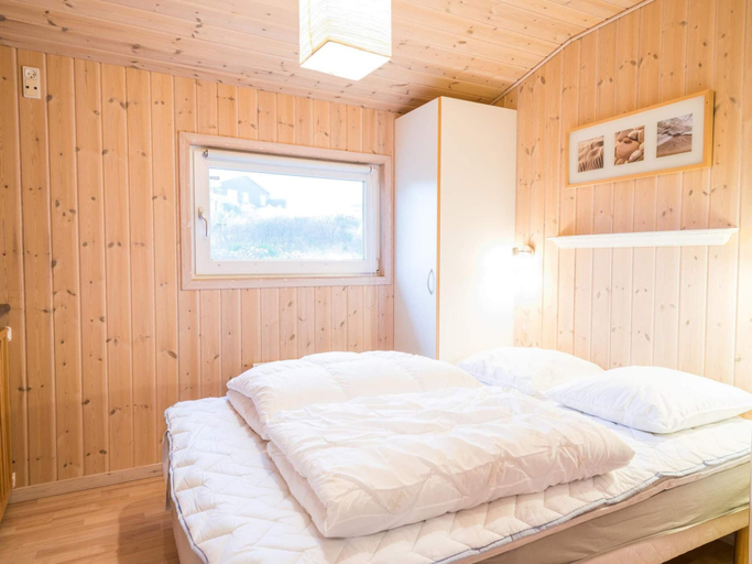 Bedroom 2, 4 Star Holiday Home in Henne, Varde