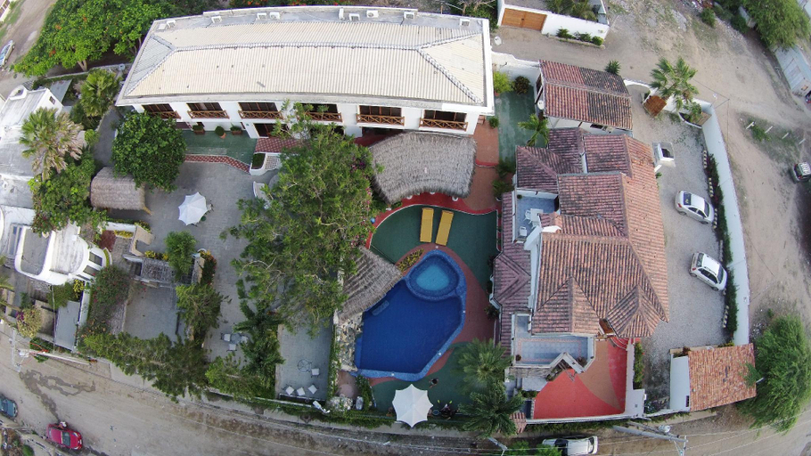 Exterior & Views