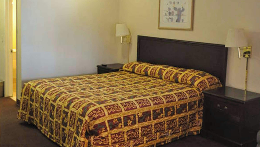 Bedroom 5, California Suites Motel, Imperial