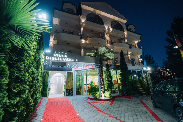 Exterior & Views