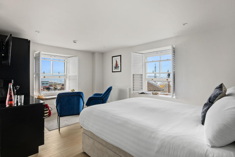 Bedroom, Pilgrim Suite - Sea View - Free Wi-Fi, Torbay