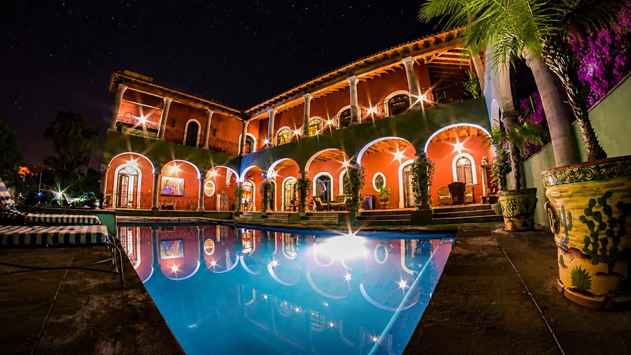 Exterior & Views
