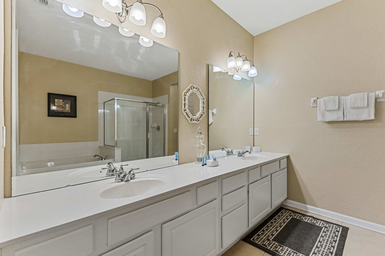 Bathroom 3, 5036 Shoreway Loop #105, Orange