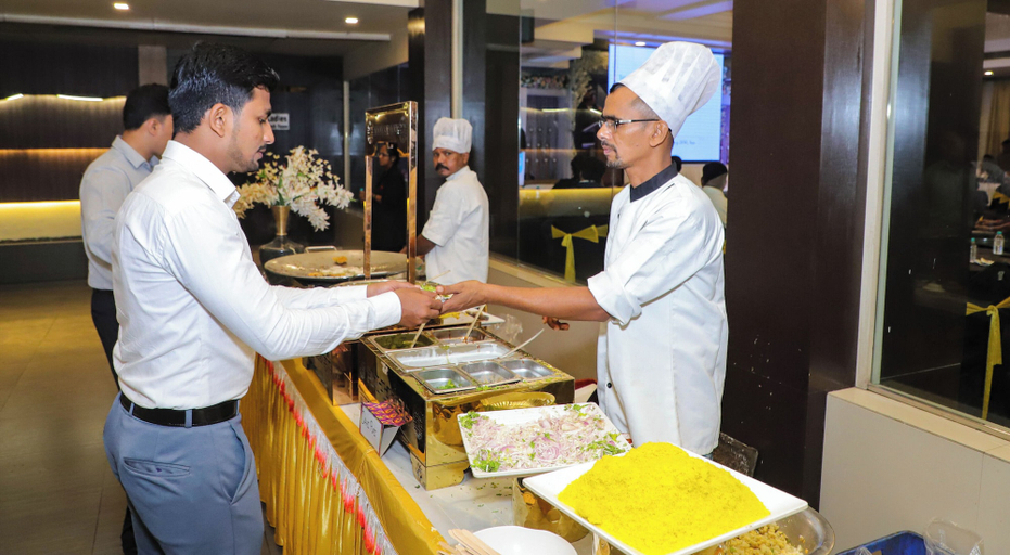 Dining 3, Hotel Devanshi & Banquets by Classy Stay, Raigarh