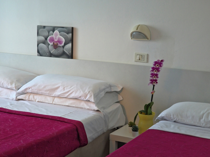 Bedroom 2, Hotel Ornella, Rimini