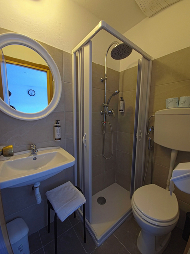 Bathroom 5, Hotel Ornella, Rimini