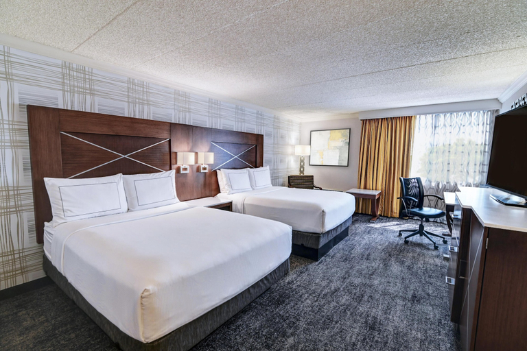 Bedroom 4, DoubleTree by Hilton Madison Downtown, Dane