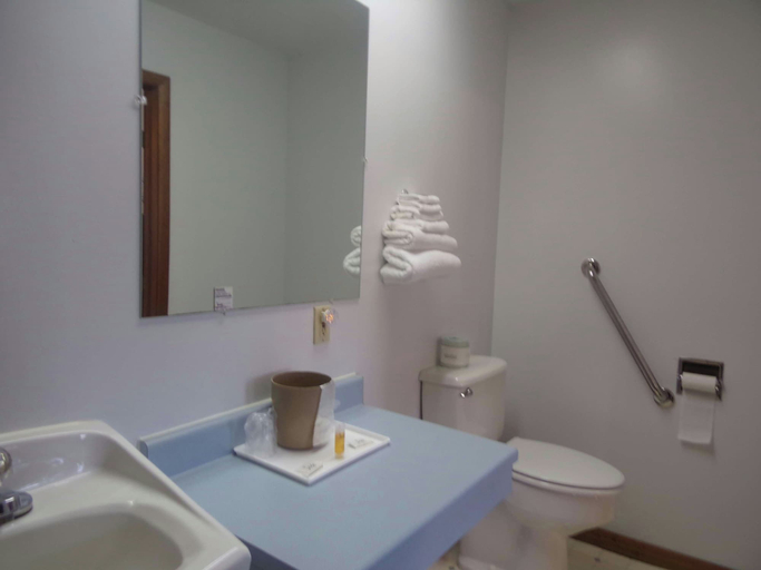 Bathroom 3, Huggy Bear Motel, Huntington