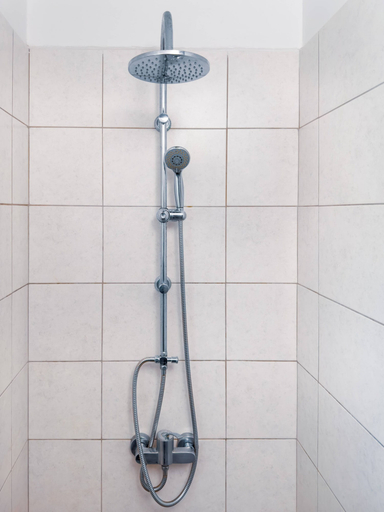 Bathroom 5, Les pieds dans l'eau avec vue sur mer, Le Moule