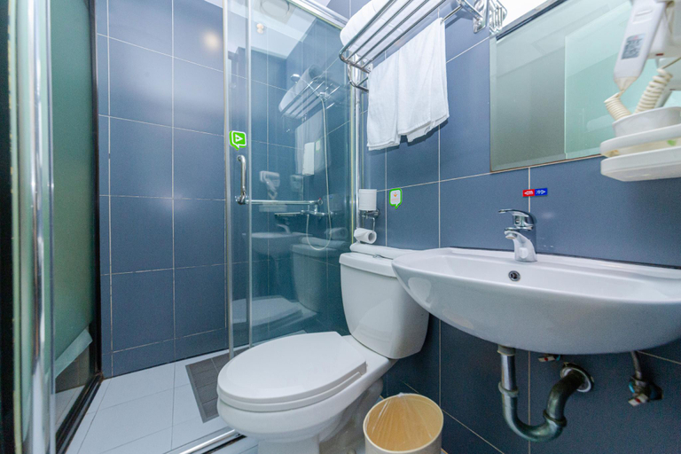 Bathroom 3, Hi Inn Shanghai Hongqiao Railway Station, Shanghai